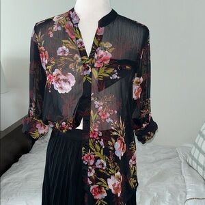 Kut from the Kloth M black pink Floral Sheer Button-Up Blouse